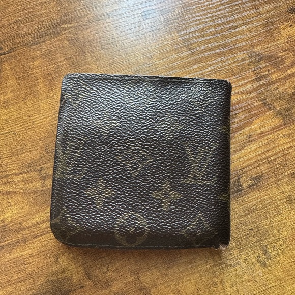 Louis Vuitton Bifold Wallet - Picture 11 of 11